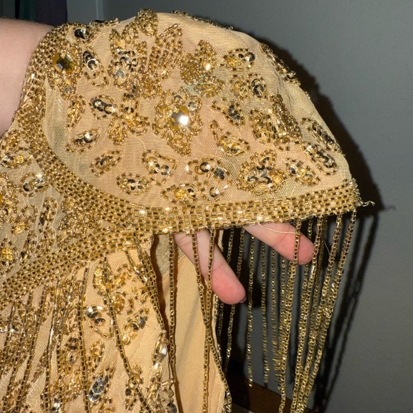 MAC DUGGAL
Gold Embellished Fringe Cap Sleeve Trumpet
Gown | 4715 | 6 - Picture 12 of 14